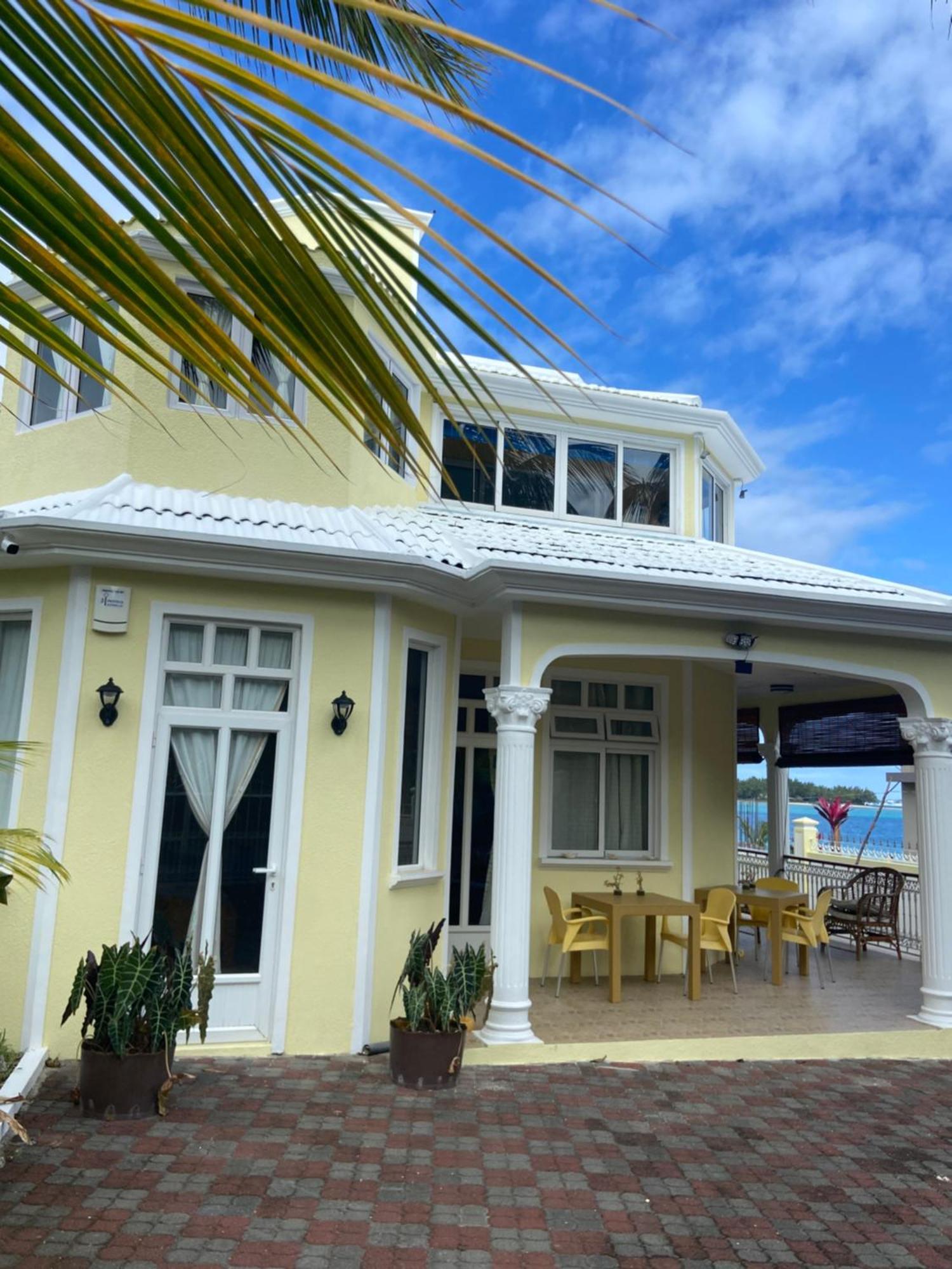 Villa Bella Charming Beachfront Guesthouse Blue Bay Kültér fotó