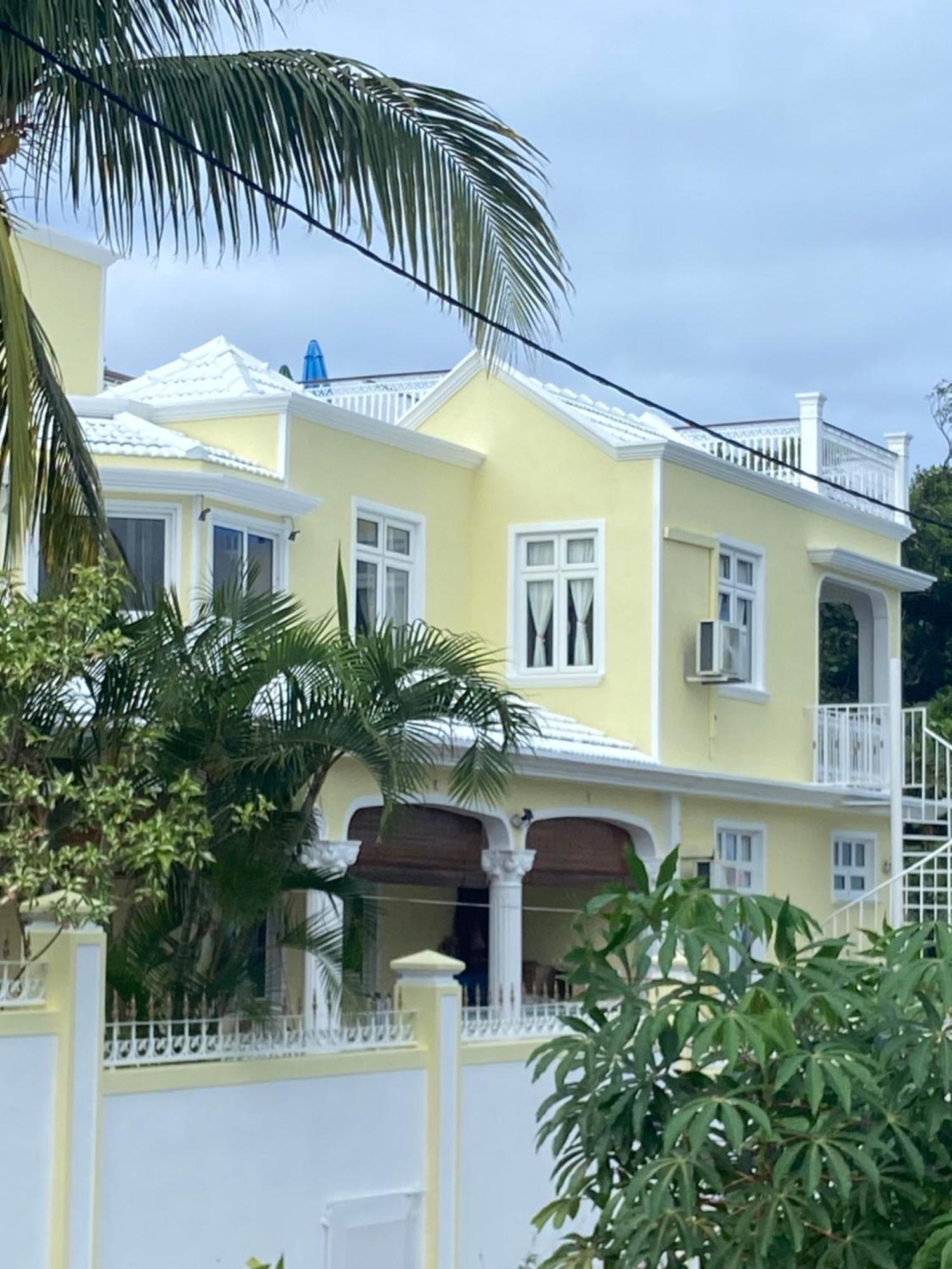 Villa Bella Charming Beachfront Guesthouse Blue Bay Kültér fotó