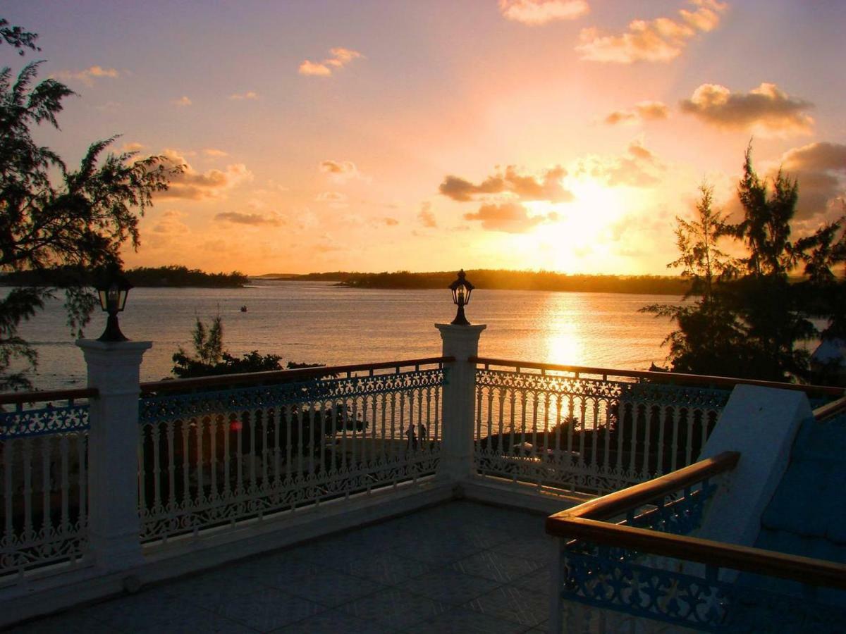 Villa Bella Charming Beachfront Guesthouse Blue Bay Kültér fotó
