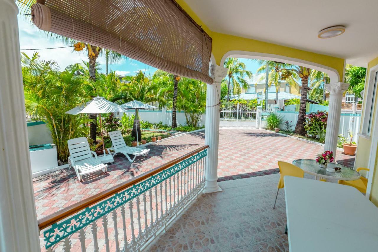 Villa Bella Charming Beachfront Guesthouse Blue Bay Kültér fotó