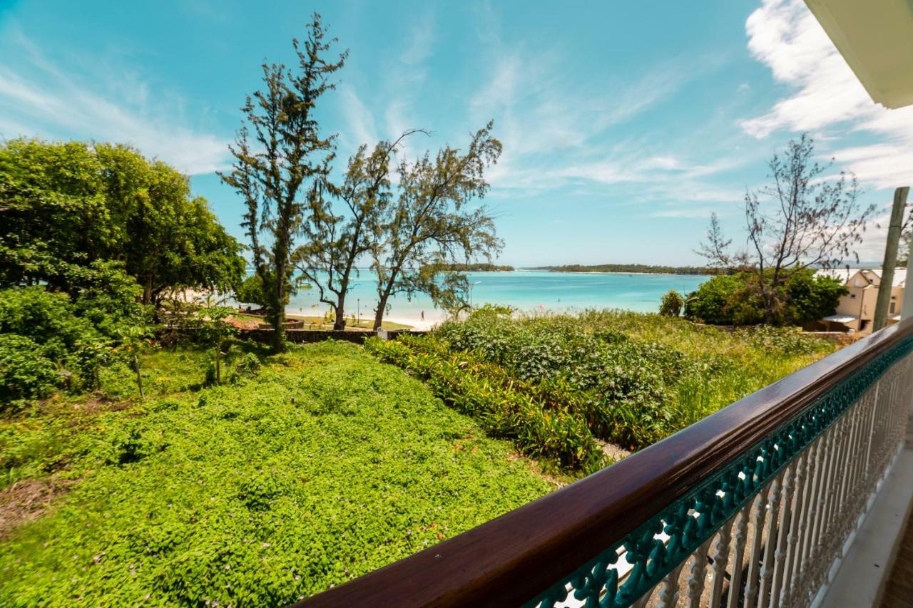 Villa Bella Charming Beachfront Guesthouse Blue Bay Kültér fotó
